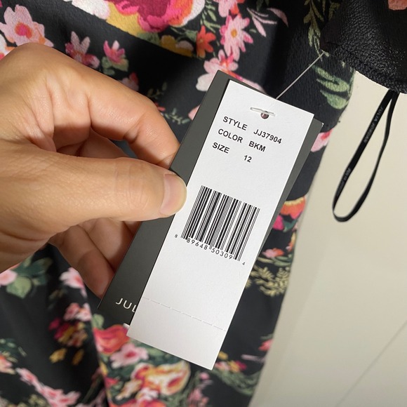 NWT Julia Jordan Black Floral Maxi Dress Size 12 Flutter Sleeve V-Neck - Picture 6 of 16